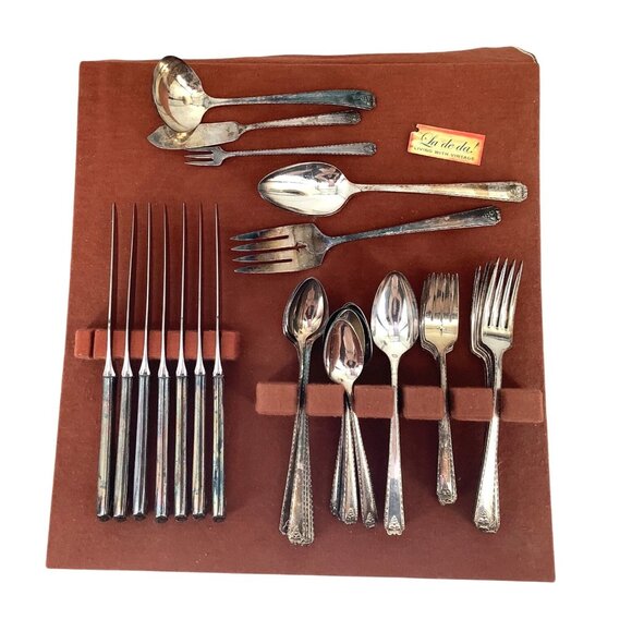 Vintage1946 Prestige Plate BORDEAUX Silverplate Flatware Silverware 48 piece set - Picture 1 of 7